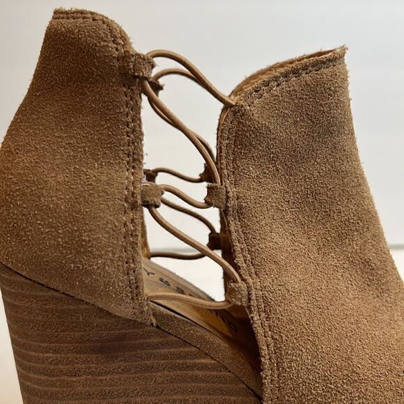 Lucky Brand Reevas Peep Toe Wedge Camel Suede Booties Size 8.5 - Picture 10 of 14